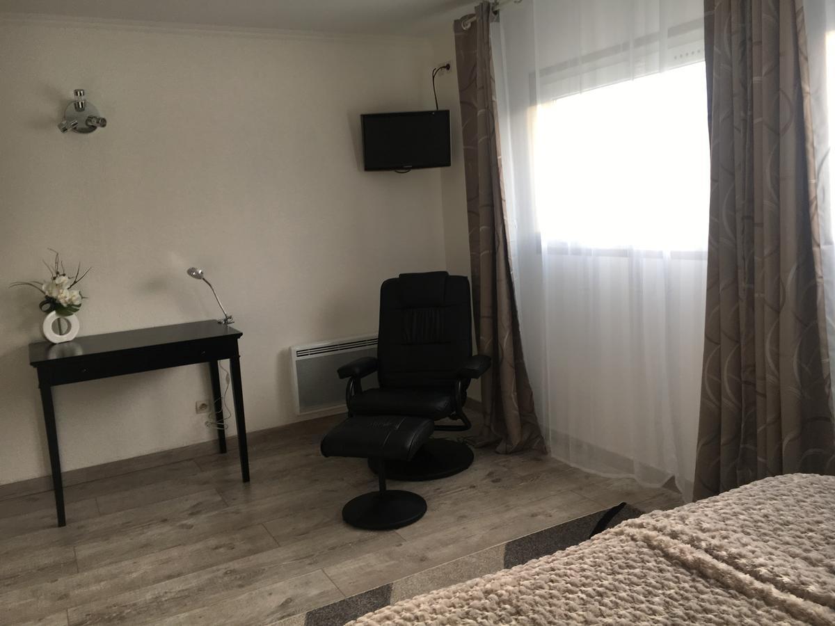 Hotel Mervil Airport Neuf-Berquin Kültér fotó